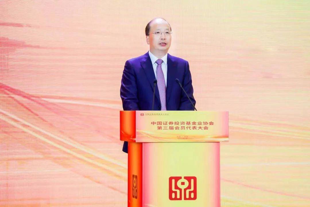 Uyeda与美国证券交易委员会代理主席，废除SAB 121的必要性探讨