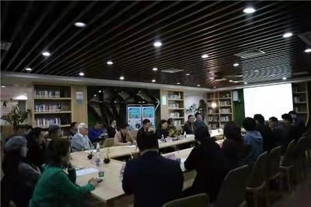 AI聊天软件内容站垂直生态构建策略，四大维度规划